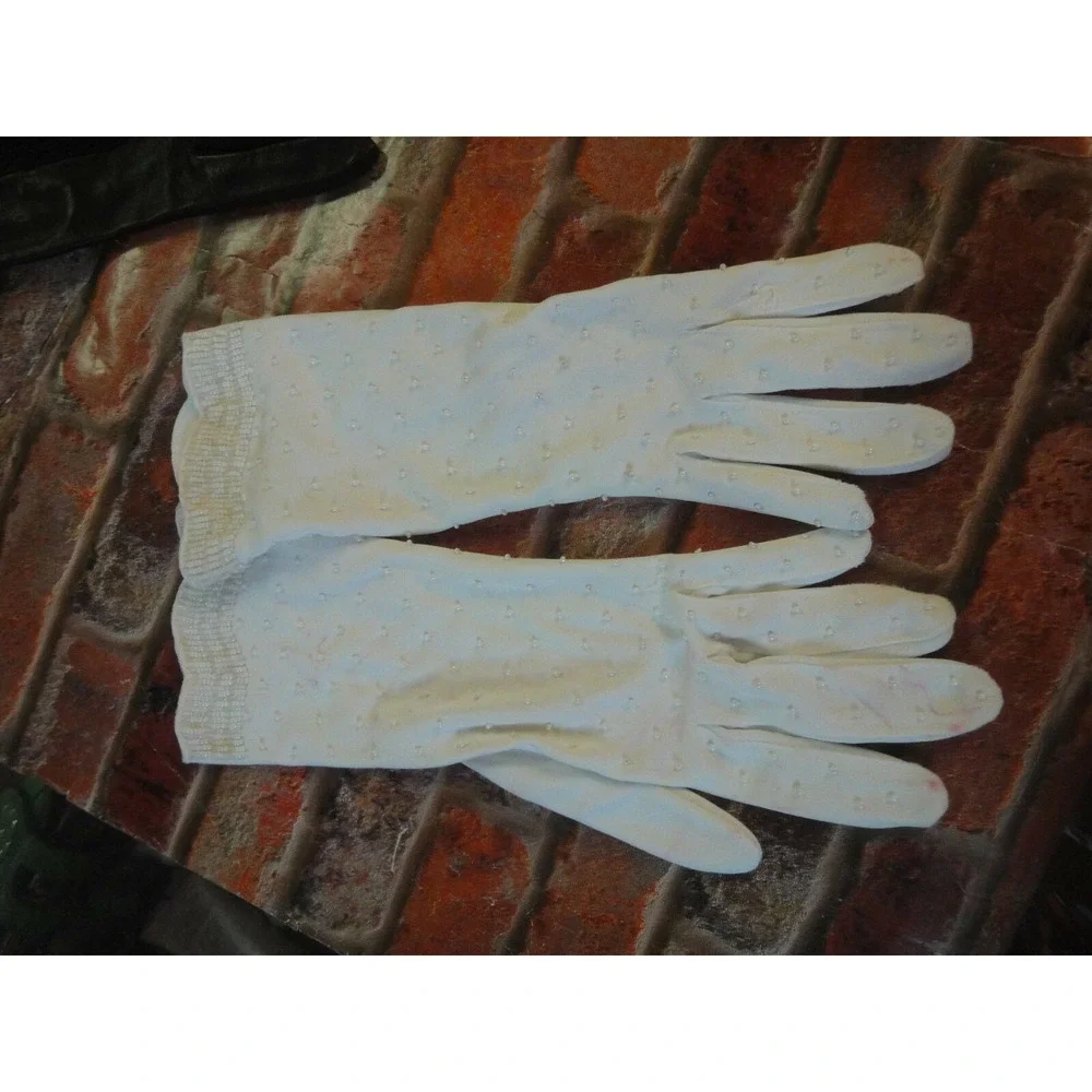 Vintage stretchy nylon beaded off white womens ladies‎ wrist gloves Hong kong